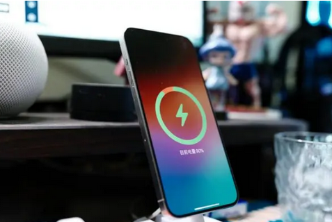 曹县苹果15换屏服务分享用什么充电器给iPhone15充电更好 